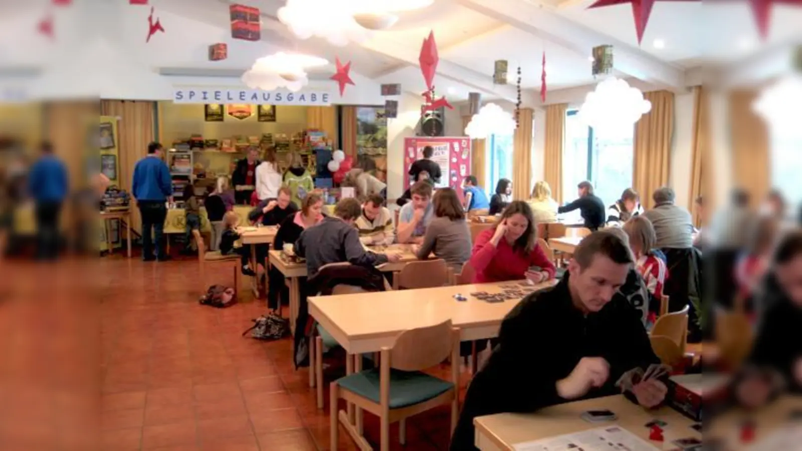 Hier kann jeder ausprobieren und mitspielen. Der Eintritt zu »Karlsfeld spielt« ist frei.	 (Foto: Spieletreff)