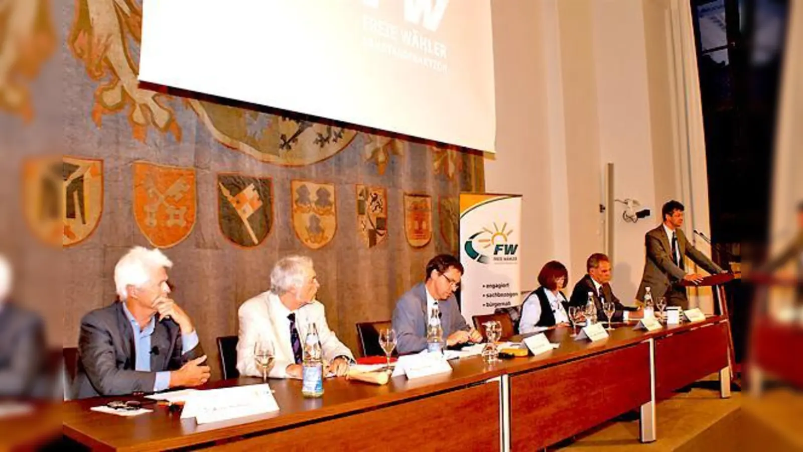 V. li.: W. Heldmann (Bürgerinitiative S-Bahn-Tunnel), K.-H. Rössler (Vieregg&amp;Rössler GmbH), F. Kutzner (Staatsministerium für Wirtschaft), I. Michelfeit (Bürgerinitiative S-Bahn-Tunnel), Rechtsanwalt E. Schönefelder, M. Piazolo (MdL FW).  (F.: VA)