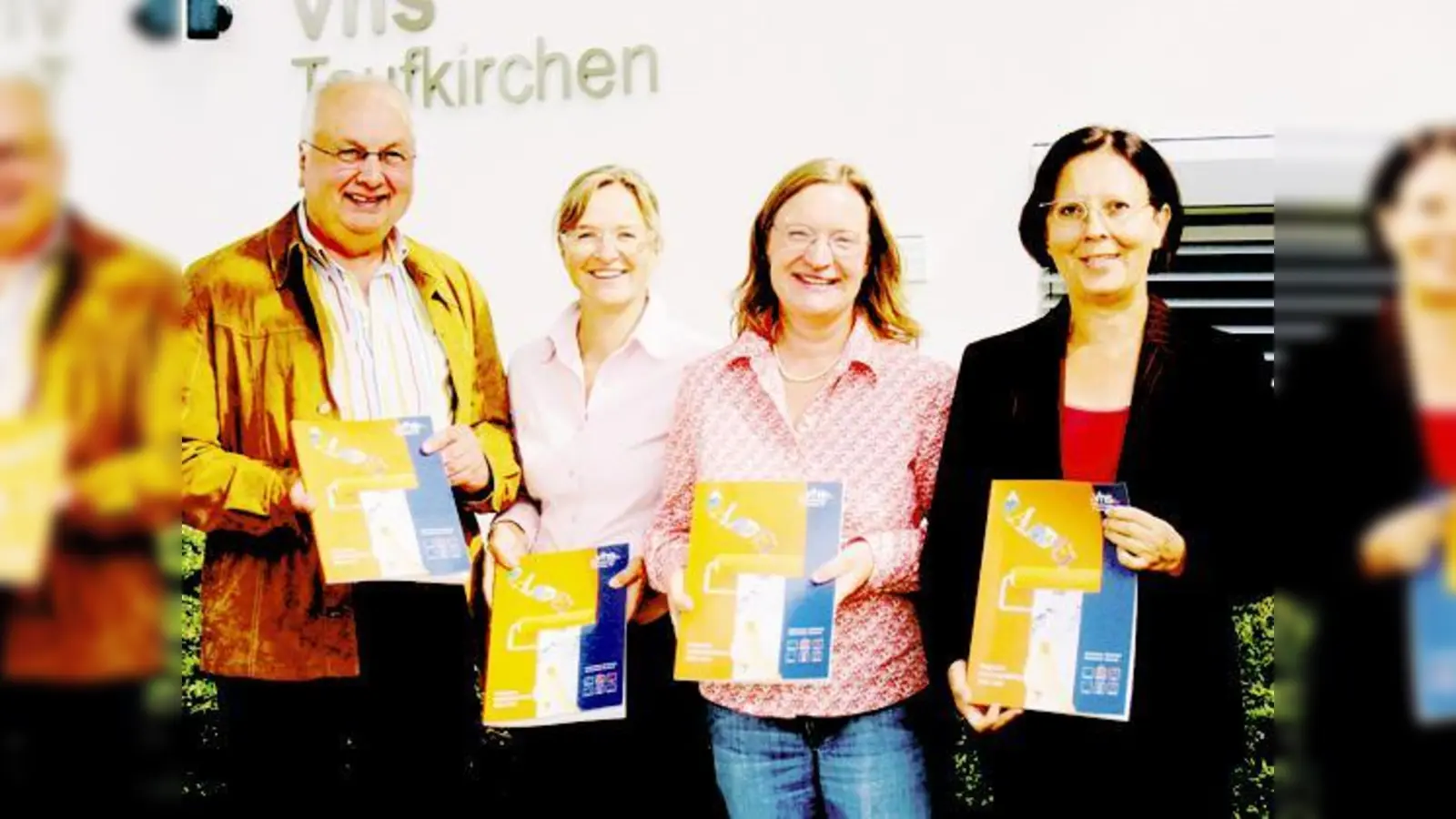 Die vier Leiter der Volkshochschulen im Hachinger Tal: (v.l.) Anton Rottenkolber, Carmen Böhlke, Barbara Sporrer und Angelika Rettenbeck stellen ihr Programm für den Herbst vor.   (Foto: Privat)