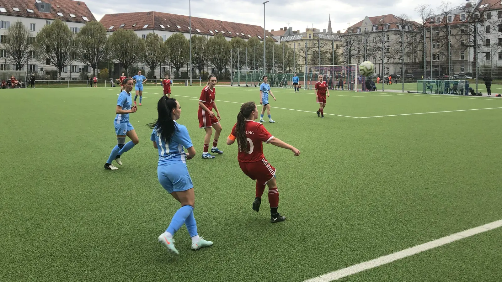 Spielerinnen des TSV 1860 Frauenteams in der Partie gegen Spielgemeinschaft Grafing/Aßling (Foto: A. Seeler)