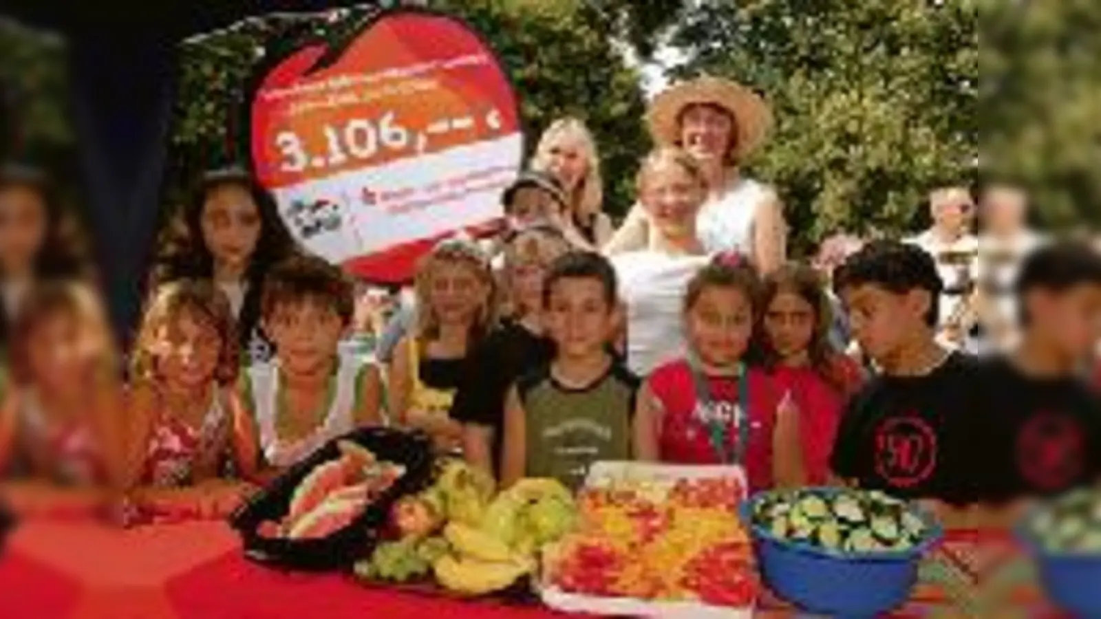 Schüler der Grundschule an der Grafinger Straße freuen sich über die Zuwendung der Kinder- und Jugendstiftung der Stadtsparkasse München.  (Foto: VA)