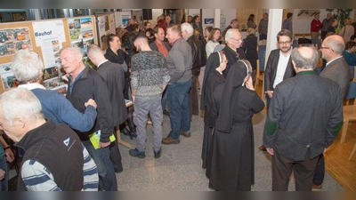 Auch die Schwestern der St. Josefskongregation Ursberg informierten sich über die aktuellen Themen in Breitbrunn. (Foto: Engelhardt)