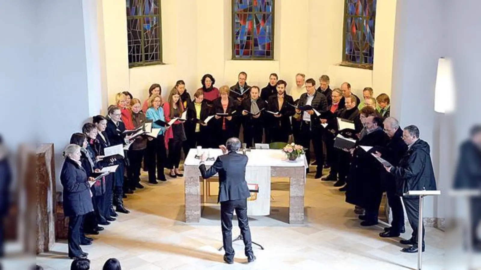 Der Kammerchor der Lätare-Gemeinde »Canticolono« singt im Gottesdienst zum Abschluss des Lutherjahres.	 (Foto: VA)