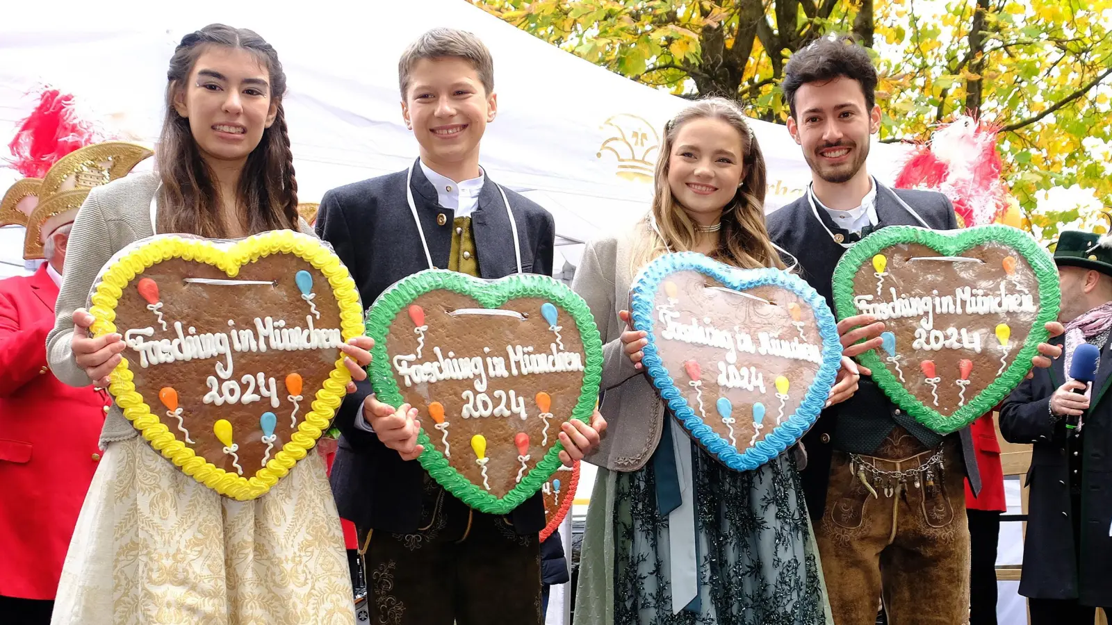 Die Tollitäten für die kommende Faschingssaison stehen fest: (v.l.) das Jugendprinzenpaar Luna I. und Viktor I. sowie das erwachsene Prinzenpaar Prinzessin Katharina I. und Prinz Frederik I. . (Foto: Robert Bösl)