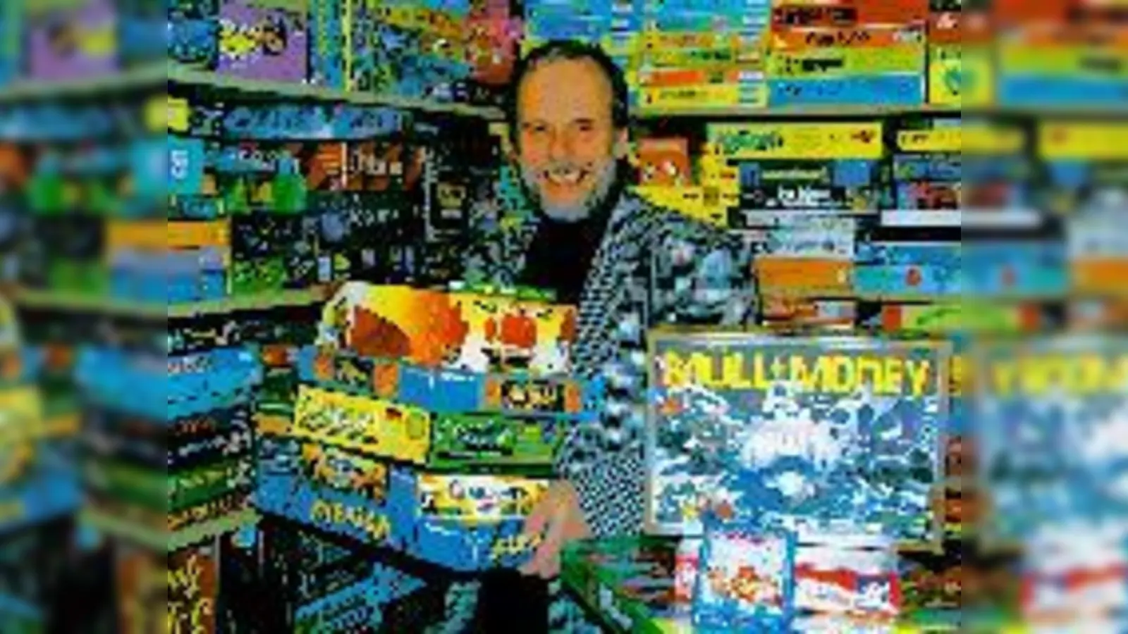 Der »Herr der Spiele«: Spiele-Treff-Organisator Chris Mewes besitzt über 2000(!) Brett- und Kartenspiele, die immerhin zwei Garagen und einen Kellerraum  (füllen.Foto: ct)