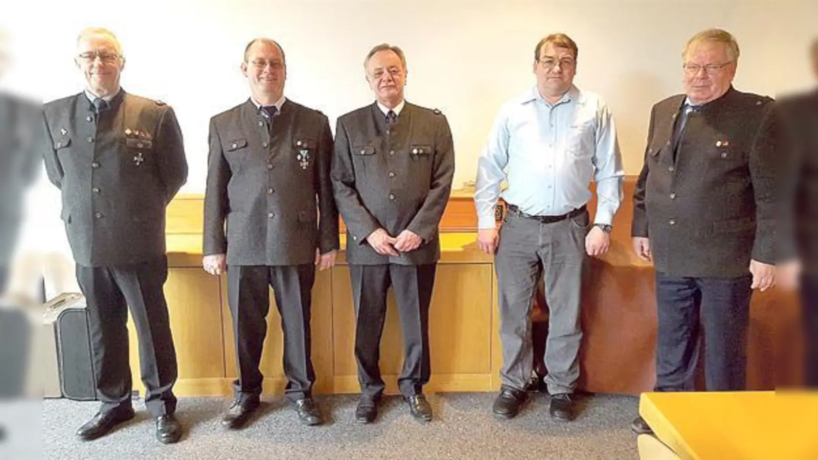 Bilden den Vorstand (v.l.): Hans-Heinrich Adler (2. Vorsitzender und RK-Beauftragter), Robert Biebl (1. Vorsitzender), Josef Prager (Schriftführer), Sven Seibt (3. Vorstand) und Peter Dittert (Kassenwart).	 (Foto: VA)