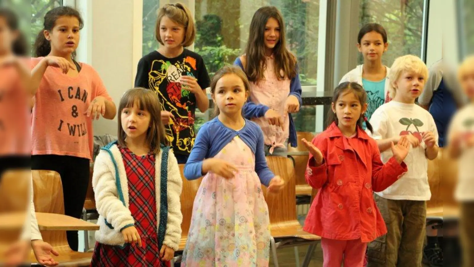 Die Gilmschüler sangen zusammen mit ihren „Nachbarn” vom Erasmus-Grasser-Gymnasium. (Foto: Sch)