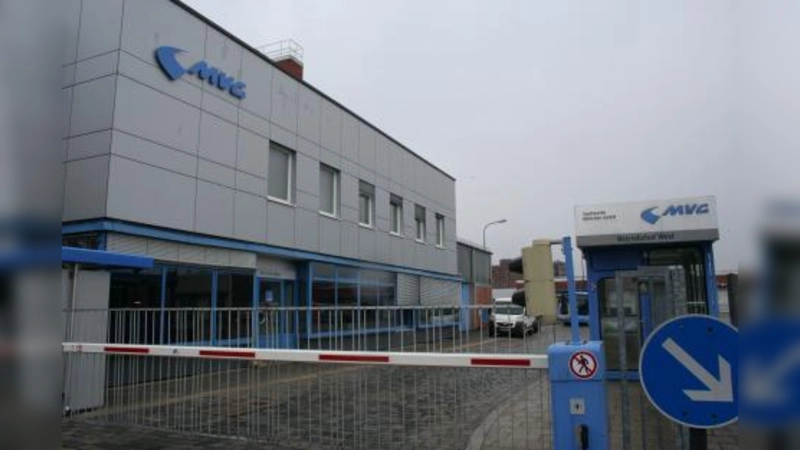 Der Krach, der vom Omnibus-Betriebshof West ausgeht, ist so laut, dass das benachbarte neue Wohngebiet durch Schallschutzwände dagegen abgeschirmt werden muss. Das erklärt das Referat für Gesundheit und Umwelt. (Foto: tg)