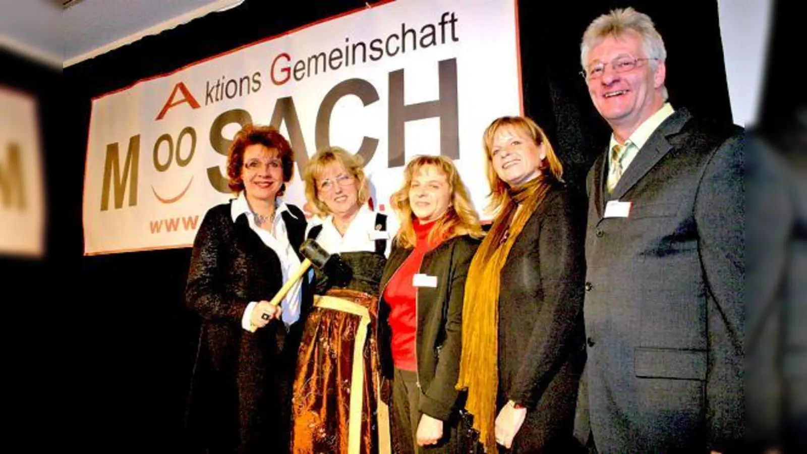 Ingrid Lindner, Karin Möller, Christine Deibert, Angelika Güc und Horst Ritt  (v. li.) zogen beim Neujahrsempfang ein positives Fazit.	 (Foto: cr)
