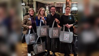 Ilona Gross, Claudia Sauter, Bernhard Bachhuber und Madlen Stephan verteilten die Nikolaus-Taschen an die Gäste. (Foto: Verein)