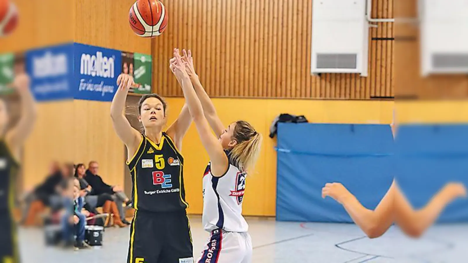 Anne Delafosse (links) war mit stolzen 38 Punkten unangefochtene Topwerferin der Jahn-Mädels.	 (Foto: Wolfgang Eberle)