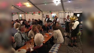 Ausgelassen feierten die Bavaria-Schützen ihren 40. Geburtstag bei zünftiger Blasmusik. (Foto: Bavaria-Schützen)