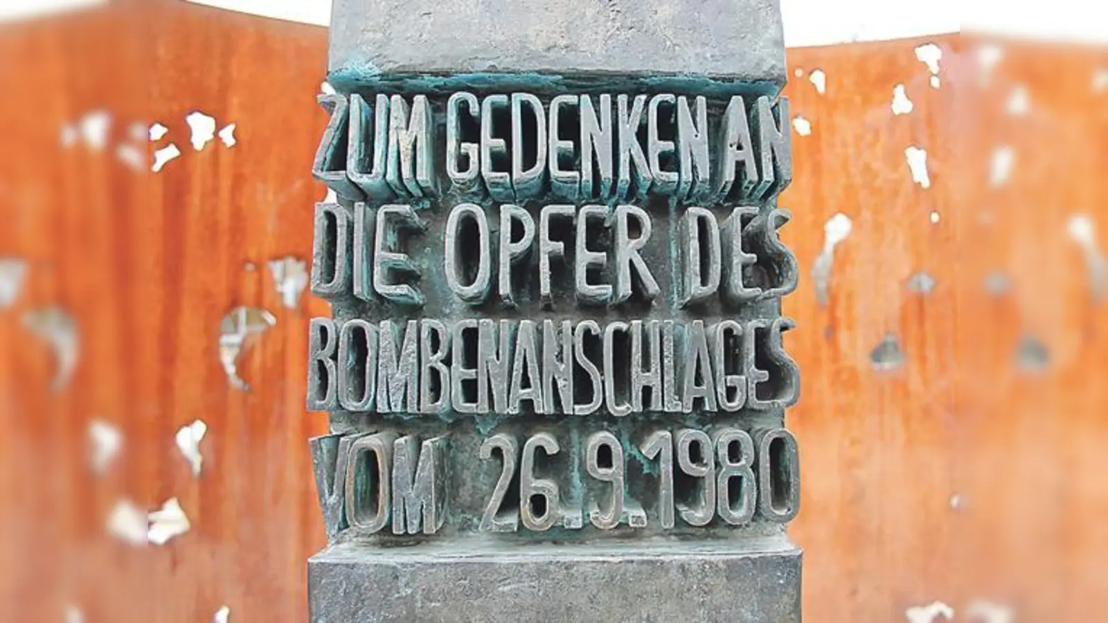 Am Mahnmal beim Haupteingang des Oktoberfests wird am 26. September ein Kranz niedergelegt.	 (Foto: cr)