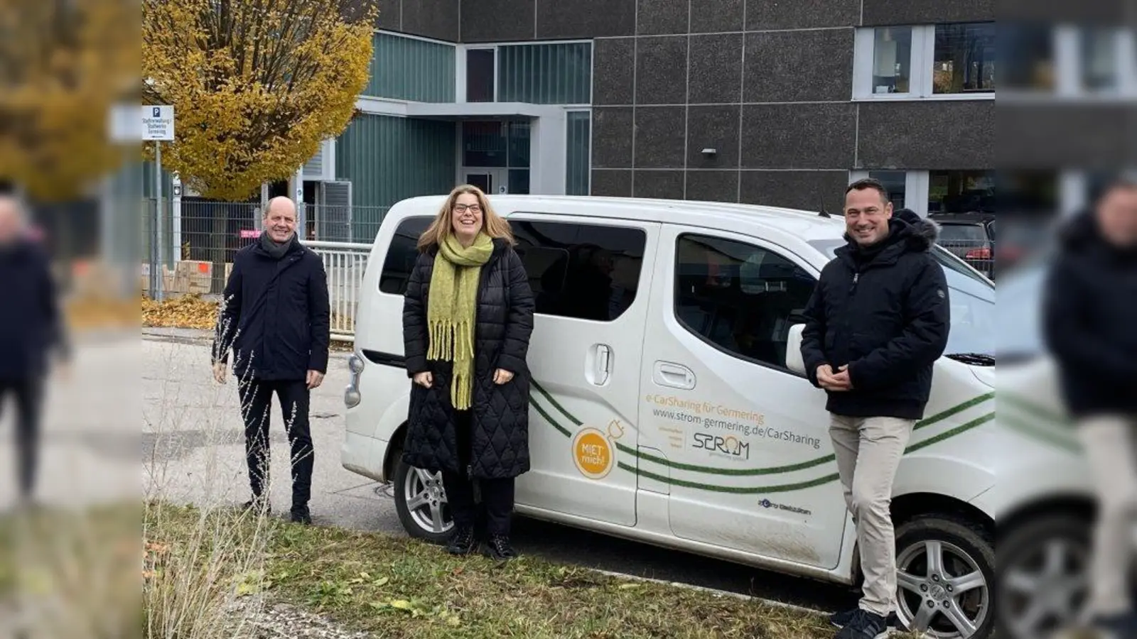 Katrin Schmidt hofft mit Jürgen Andre (r.) und Anton Kottermair darauf, dass viele Germeringer mit dem E-Carsharing-Auto zum Einkaufen fahren. (Foto: Wirtschaftsverband)