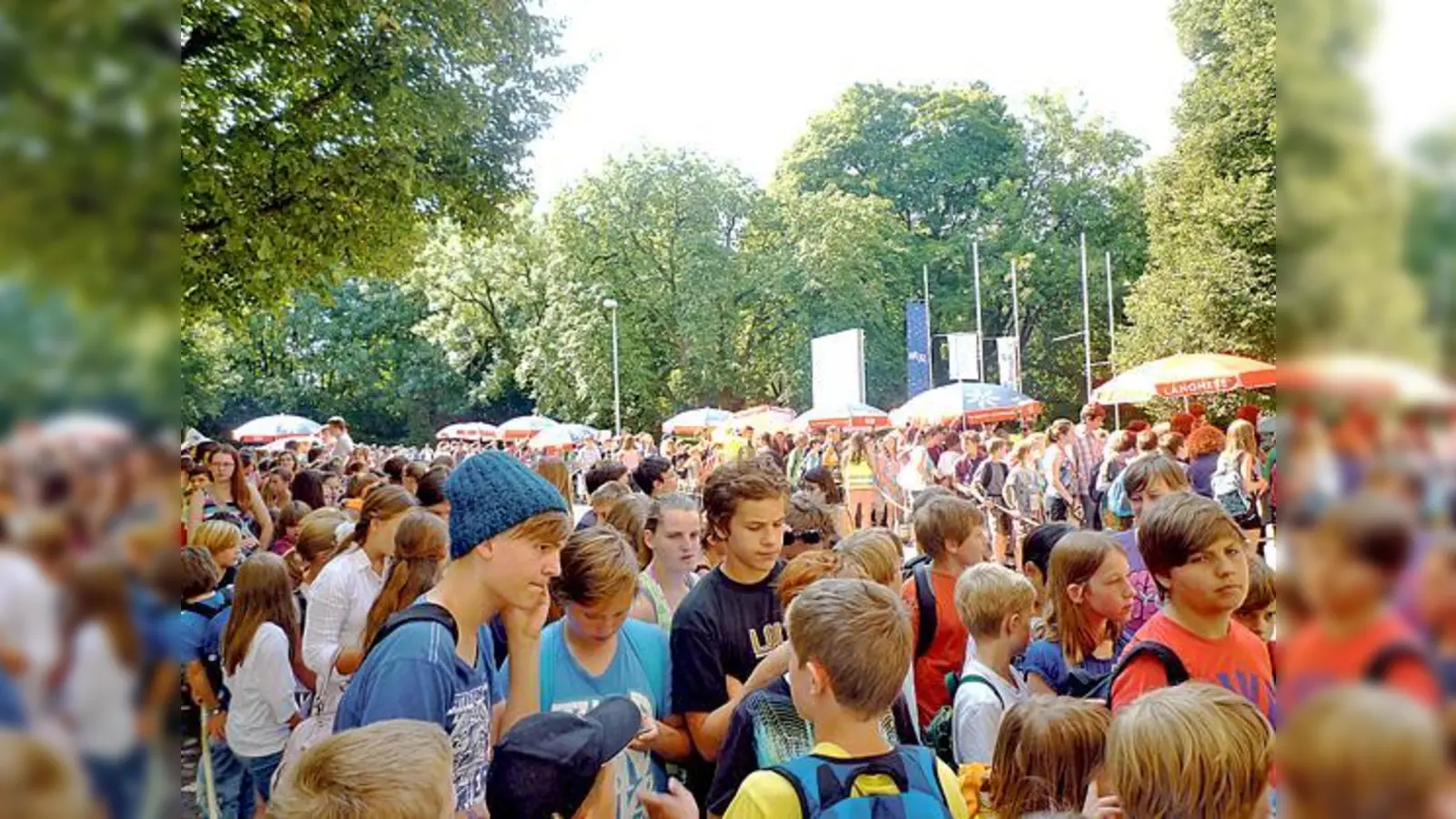 Über 2.000 Kinder stehen jeden Morgen Schlange, um in die Spielstadt zu kommen.	 (Foto: qs)