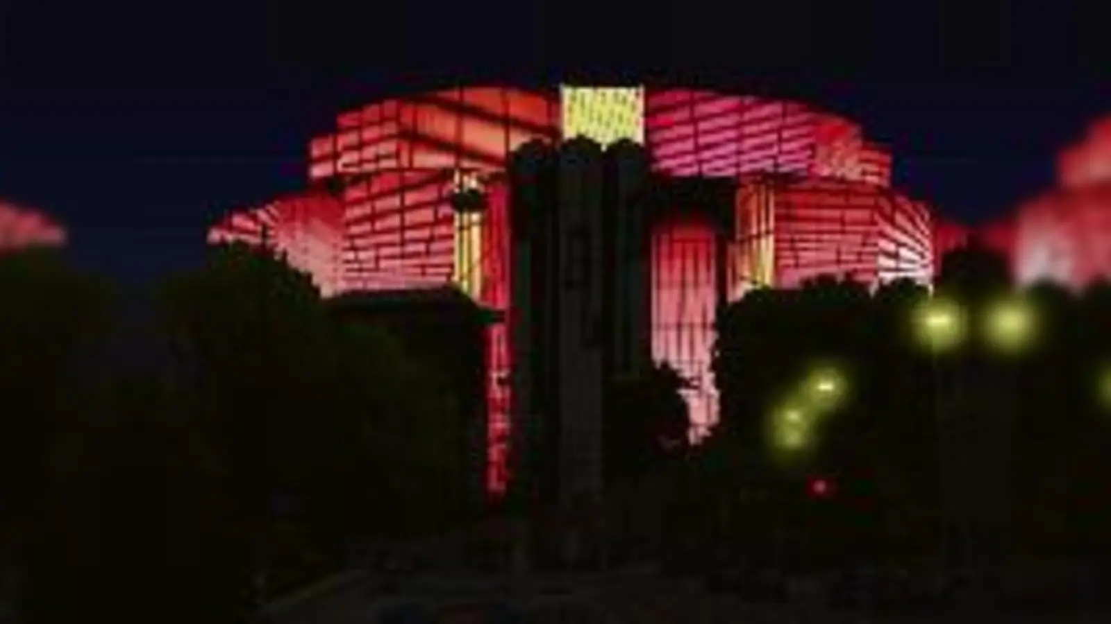 So ist ab Freitag der Gasteig zu erleben: in einer Farborgie von rot bis  (gelb.Illustration: VA)