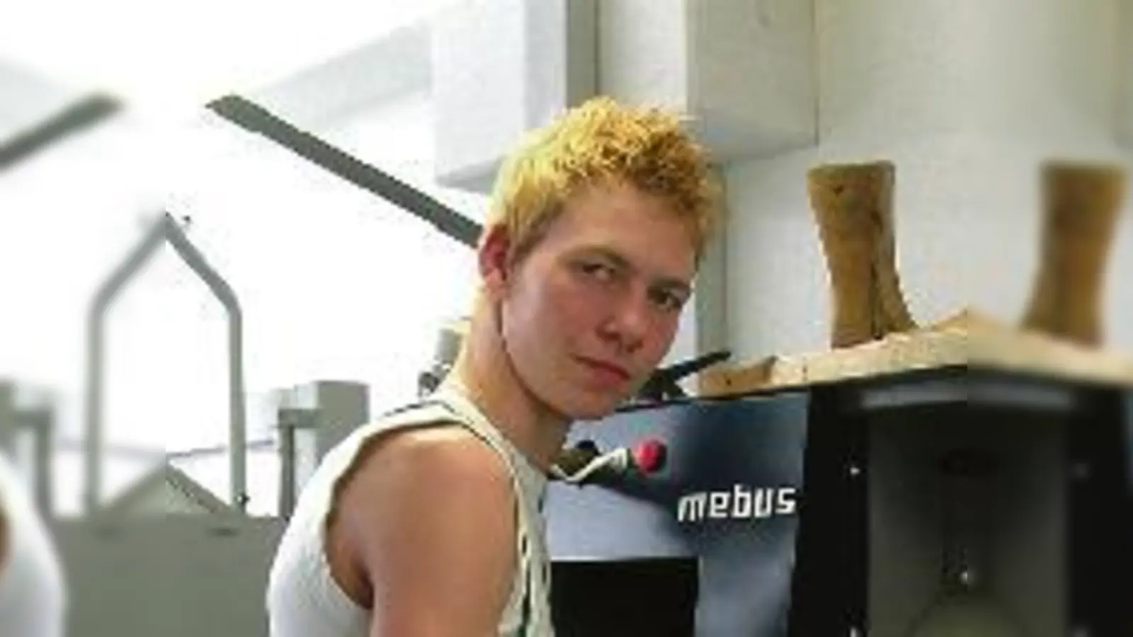 Für Steve Urban, 19 Jahre, die Chance zum Traumberuf: Er wird im BBW zum Orthopädie-Schuhmacher  (ausgebildet.Foto: aha)