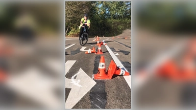Kurven sicher bewältigen ist eines der Themen bei den Pedelac-Kursen. (Foto: Verkehrswacht München)