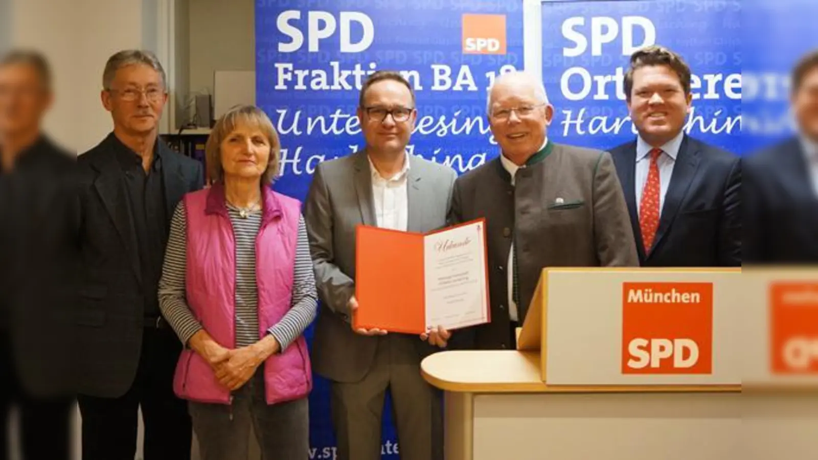 Jürgen Kiel, Renate Callmann, Michael Sporrer, Rudolph Auer und MdB Florian Post bei der Ehrung ( v.l.)	 (Foto: hw)