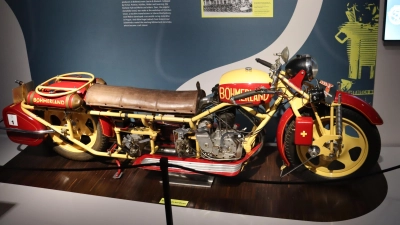 Auch das über drei Meter lange Böhmerland-Motorrad - das längste in Serie hergestellte Motorrad der Welt - kann man in der Sonderausstellung besichtigen. (Foto: bas)