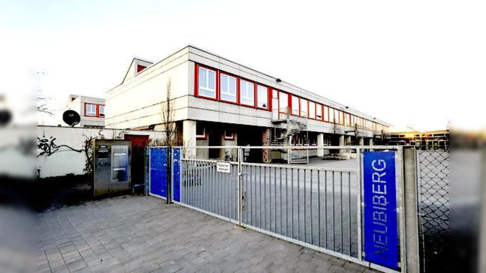 Da der Staat weniger zahlt, müssen die Zweckverbandsgemeinden jetzt 600.000 Euro mehr für die Sanierung des Gymnasiums bezahlen. 	 (Foto: Schunk)