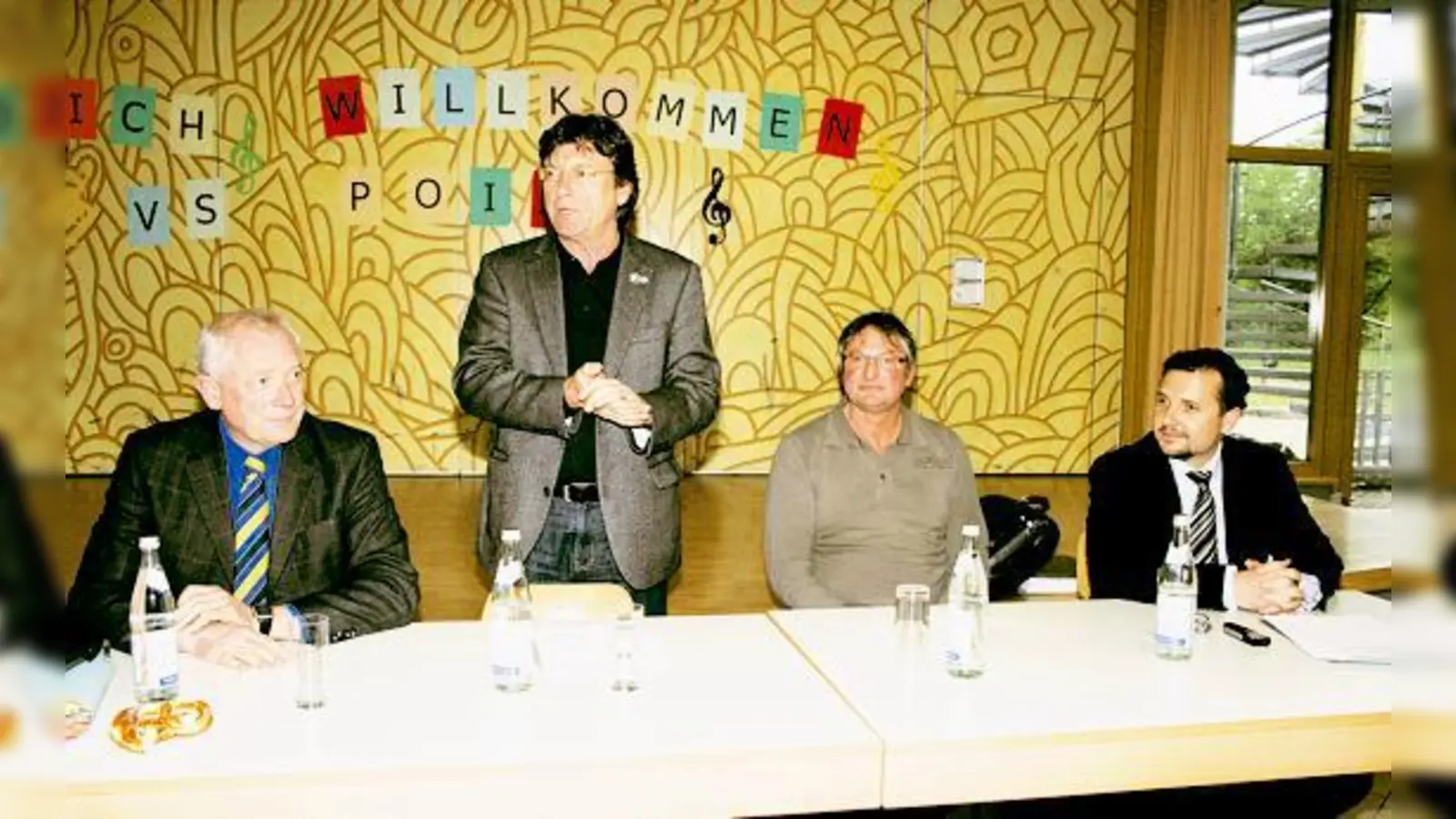 Andreas Stephan vom Landratsamt, Bürgermeister Albert Hingerl, Jugendreferent Michael Krach und Rektor Matthias Wabner beim Info-Abend. (v.li.)	 (Foto: pt)