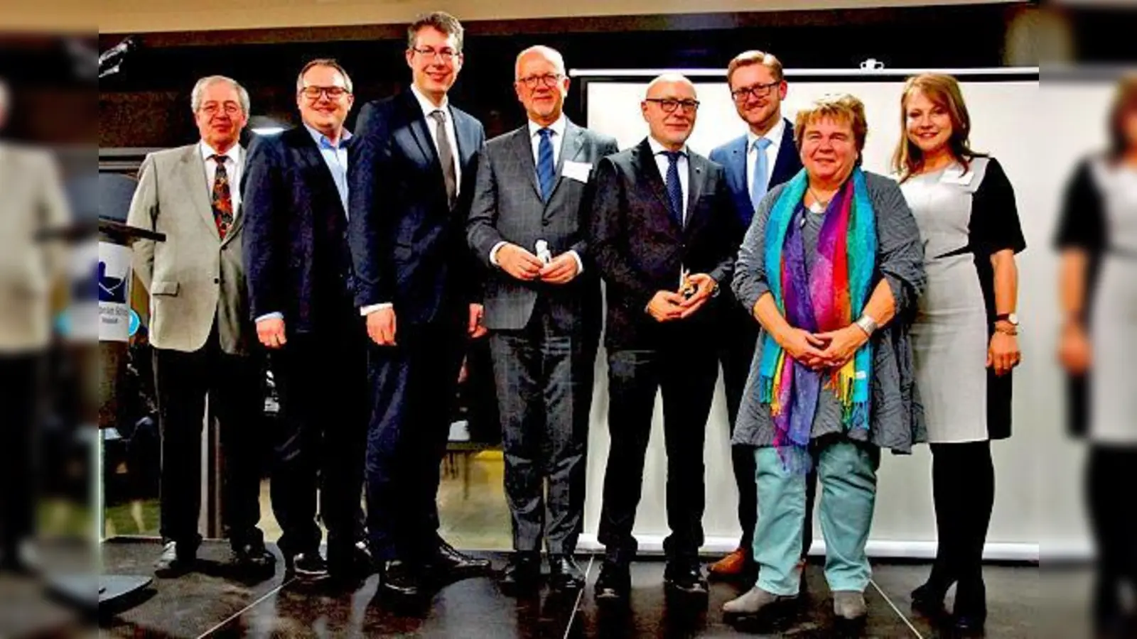 Hans Podiuk und Sebastian Schall, Markus Blume, Dr. Rudolph Ensing, Professor Udo Di Fabio, Wolfgang Stefinger und die Stadträte Beatrix Burkhardt und Ulrike Grimm. 	 (Foto: privat)