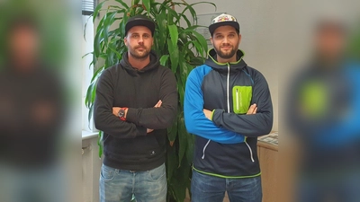 Armin Dallmayr (links) und Martin Kirschner sind die neuen Trainer. (Foto: EC Forst)