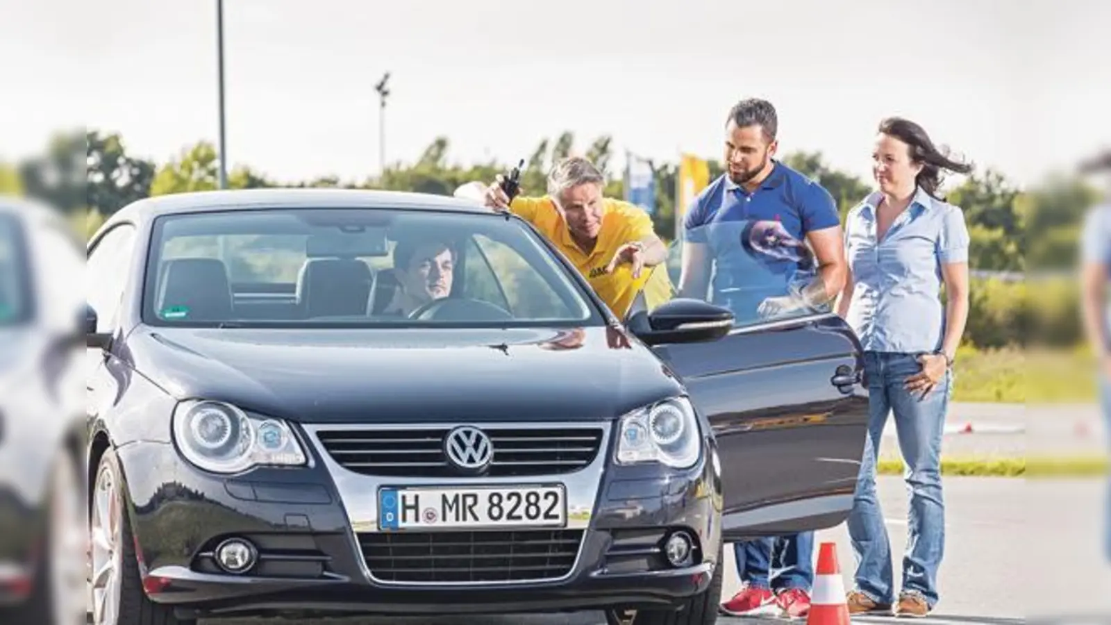 Bei einem ADAC Fahrsicherheitstraining lernen die Teilnehmer, Gefahren frühzeitig zu erkennen und darauf richtig und schnell zu reagieren.	 (Foto: ADAC)