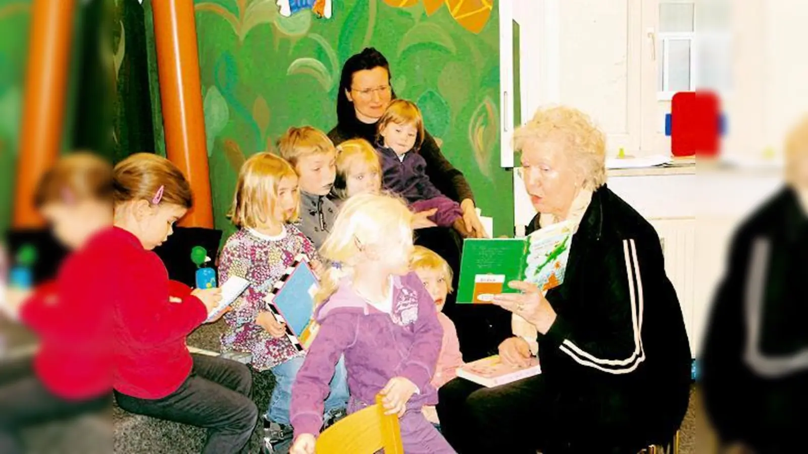 Jeden Donnerstag Lesestunde mit Marianne Kurz in der Stadtbibliothek.	 (Foto: VA)