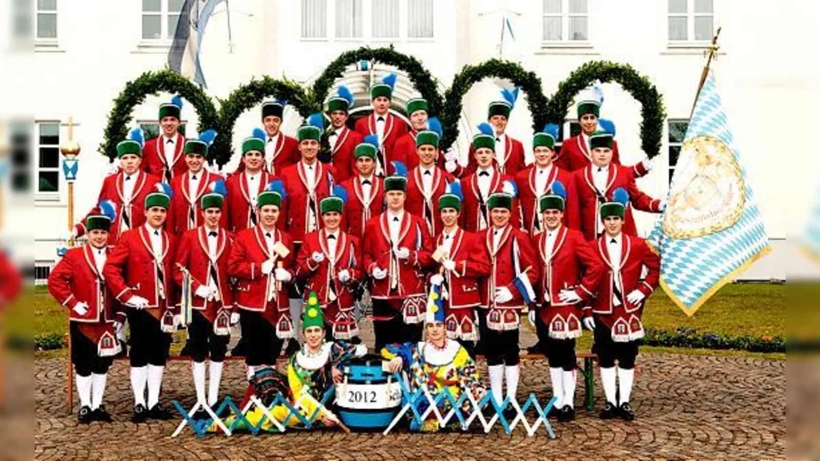 Am 21. Januar tanzen die Aschheimer Schäffler bis mittags in Ebersberg.	 (Foto: Privat)