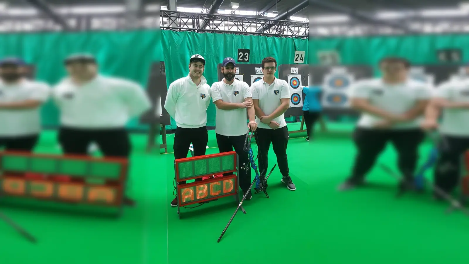 Sebastian Steinbichler, Tim Hofmann und Moritz Wöllinger vertraten die Sauerlacher Bogenschützen bei den Bayerischen Meisterschaften. (Foto: VA)