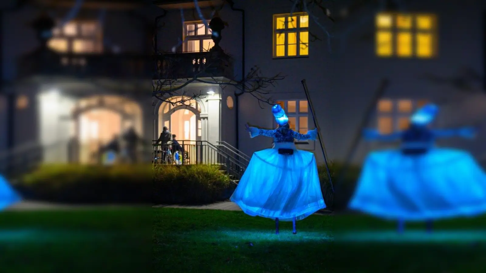 Tanz auf langen Beinen. Die leuchtenden Kostüme verzauberten das Publikum. (Foto: Jürgen Schulze)