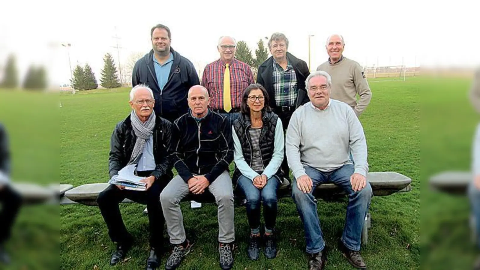 Der neue Vorstand (Vorne von links nach rechts): Helmuth Röthke, Reinhard Lorch, Heidi Webinger und Ulrich Förster. Sowie (hinten von links nach rechts:) Stefan Rupprecht, Manfred Bernreuther, Alfred Niedermeier, und Harald Grafweg.  (F.: Verein)