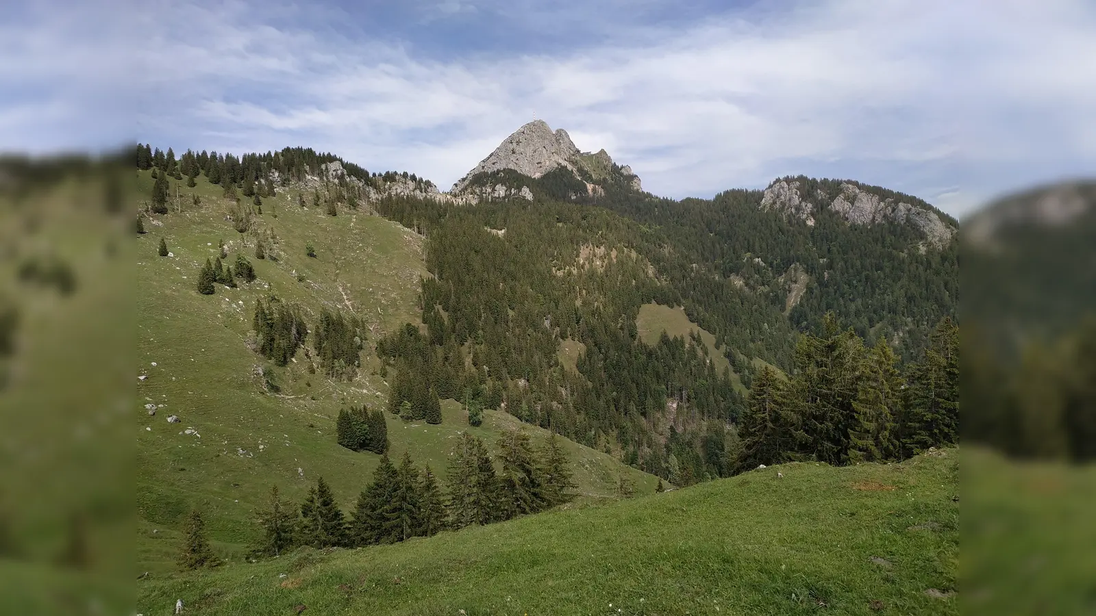 Die anspruchsvolle Radtour führt einmal um den Wendelstein herum.  (Foto: Stefan Dohl)