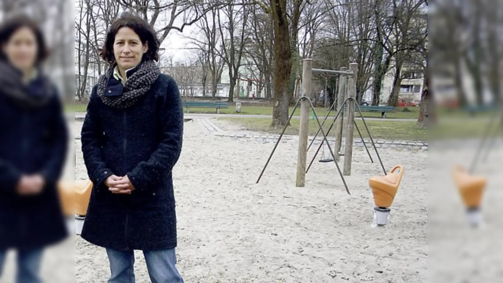 Veronika Kahl am Spielplatz im Amphionpark. Der BA werde alles dafür tun, dass die Neugestaltung der Fläche wie geplant im Frühjahr stattfinden könne, so die Kinder- und Jugendbeauftragte des Stadtteilparlaments.	 (Foto: js)