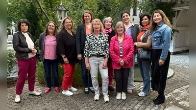 Naciye Özsu (rechts) hat den Frauensalon als offenen Ort für Austausch, Vernetzung und gegenseitige Unterstützung initiiert. (Foto: pr)