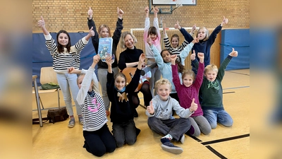 Die Mädchen und Buben freuten sich über den Besuch der Kinderbuchautorin Silke Schlichtmann. (Foto: Gliesche)