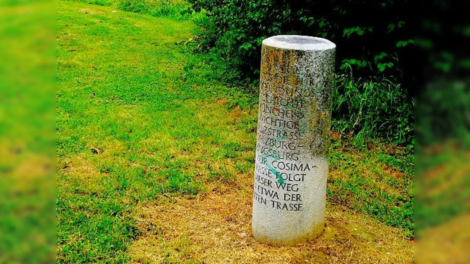 Hier verlief einst die Salzstraße von Salzburg über München nach Augsburg. Eine Säule an der Ecke Fidelio-/ Knappertsbuschstraße erinnert daran. 	 (Foto: ikb)
