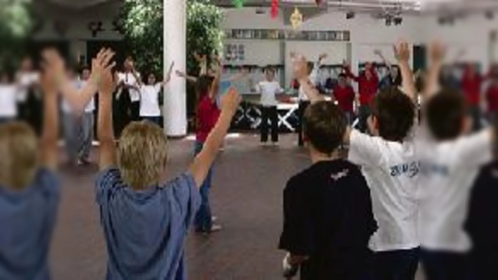 Insgesamt sieben Klassen der Fritz-Lutz-Grundschule haben bei »Kinder zum Olymp« mitgemacht: Die Denninger Grundschüler holen sich den Titel in der Kategorie »Tanz« und fahren im Herbst zur Siegerehrung nach Berlin.	  (Foto: ak)