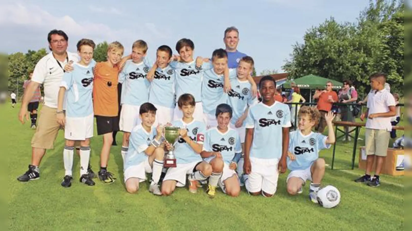 Das Team der D1 des FC Phönix München nach Erreichen des Double. 	 (Foto: privat)