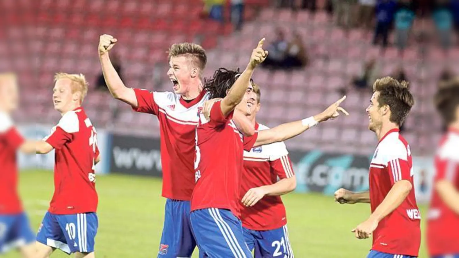 Muss sich die Liga an den Anblick gewöhnen? Derzeit haben die Unterhachinger Fußballer allen Grund zum Jubeln.	 (Foto: Daniel Glasl)