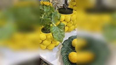 Nützliches und Schönes findet man auf dem Flohmarkt in der Hachinga Halle. (Foto: hw)