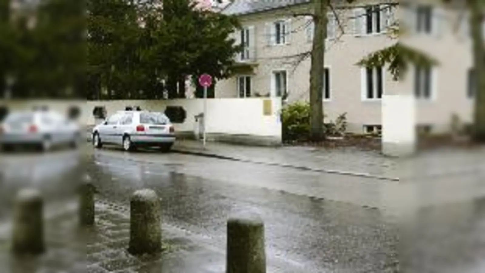 Parken vorm Haus?  Vor der Möhlstraße 5 soll es das nach dem Umzug gar nicht mehr geben.	 (Foto: em)