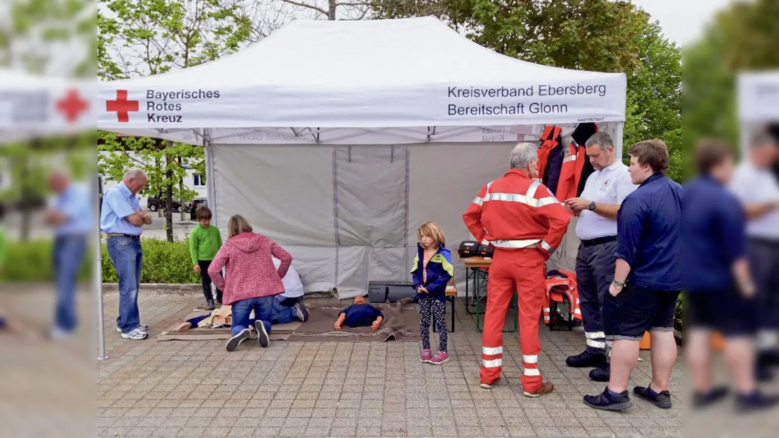 Trotz des schlechten Wetters haben 18 Glonner die Herzensretter-Plakette erworben. (Foto: BRK Glonn)