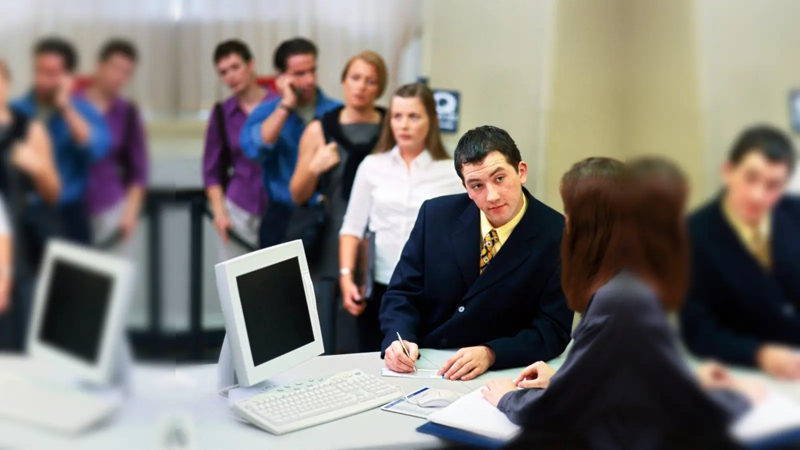 Um längere Wartezeiten vermeiden schlägt der BA 23 vor, die Öffnungszeiten des Pasinger Bürgerbüros kundenfreundlicher zu machen. (Foto: photos.com)