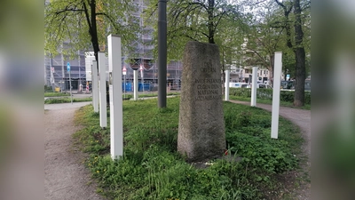 Die Stelen am Platz der Freiheit: Bleiben sie dauerhaft? (Foto: job)