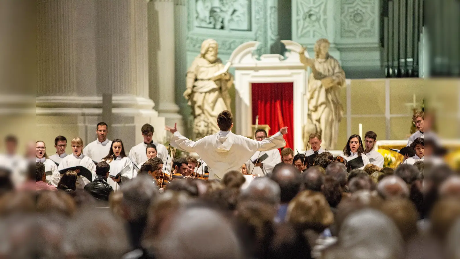 Musik aller Genres und an über 100 großartigen Spielorten in München wie der Theatinerkirche erwartet die Besucher. (Foto: © Kiderle)