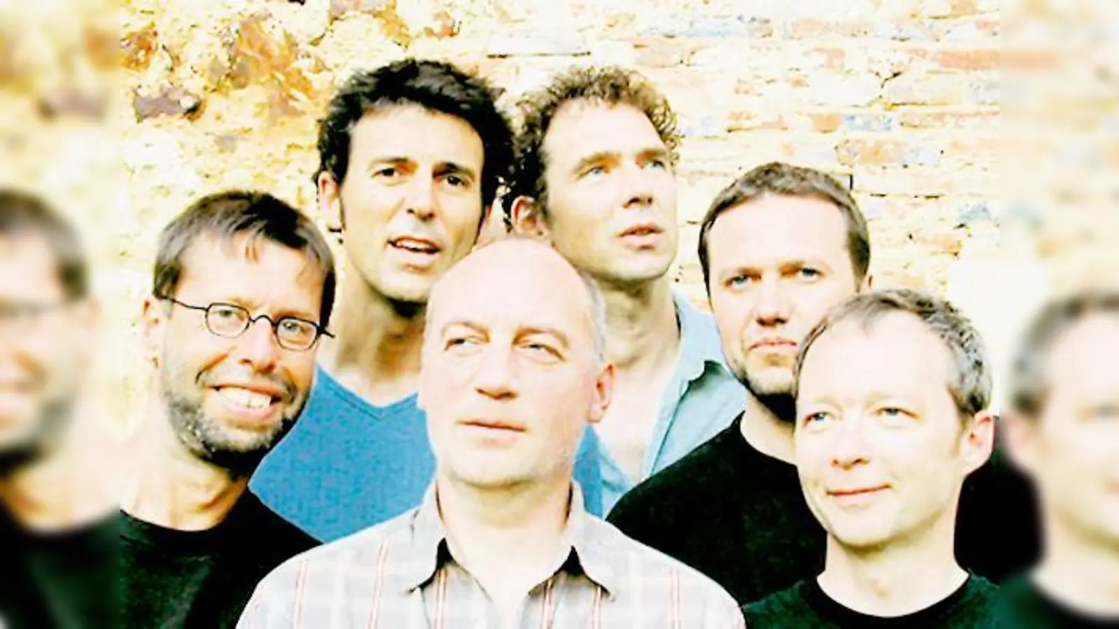 Die sechs Jungs von »Justyn Tyme« freuen sich auf ihren Auftritt im Kulturzentrum.	 (Foto: VA)