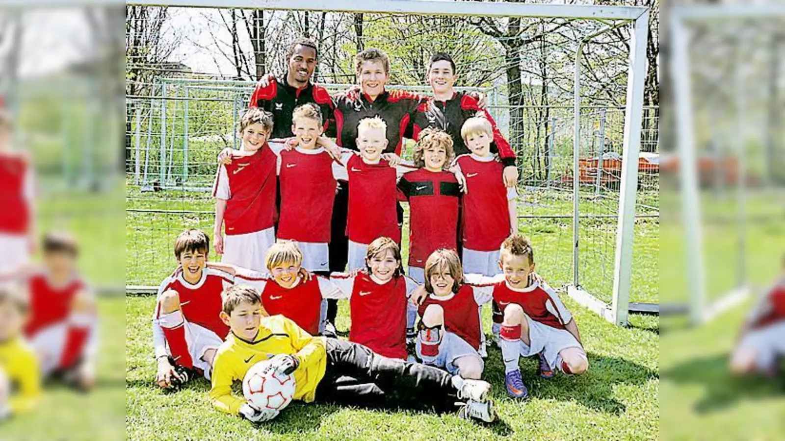 Glückliches Team und glücklicher Trainer: die F 1 des FC Schwabing 56.	 (Foto: Verein)
